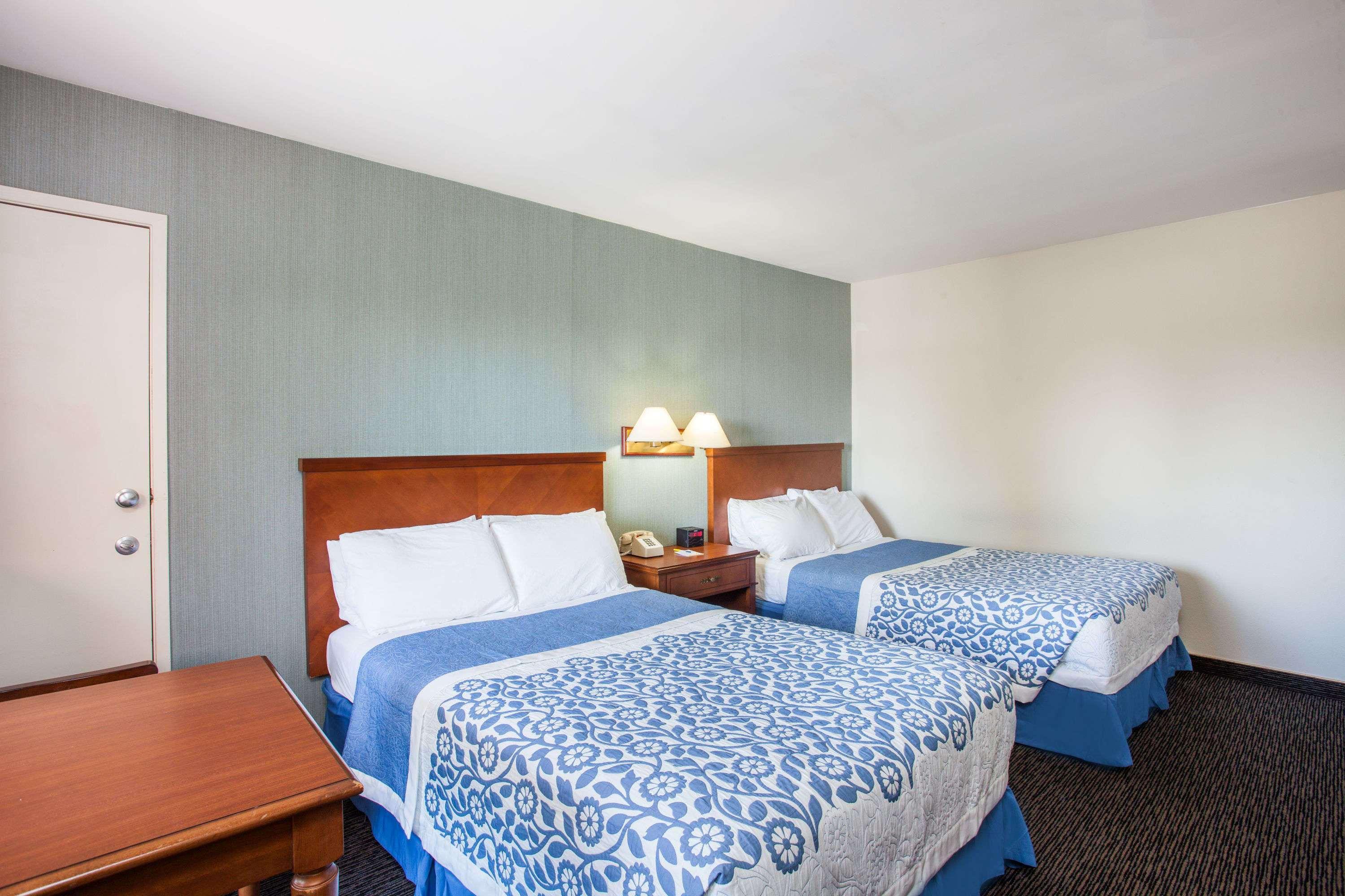 Days Inn By Wyndham Anaheim Near The Park Exterior photo