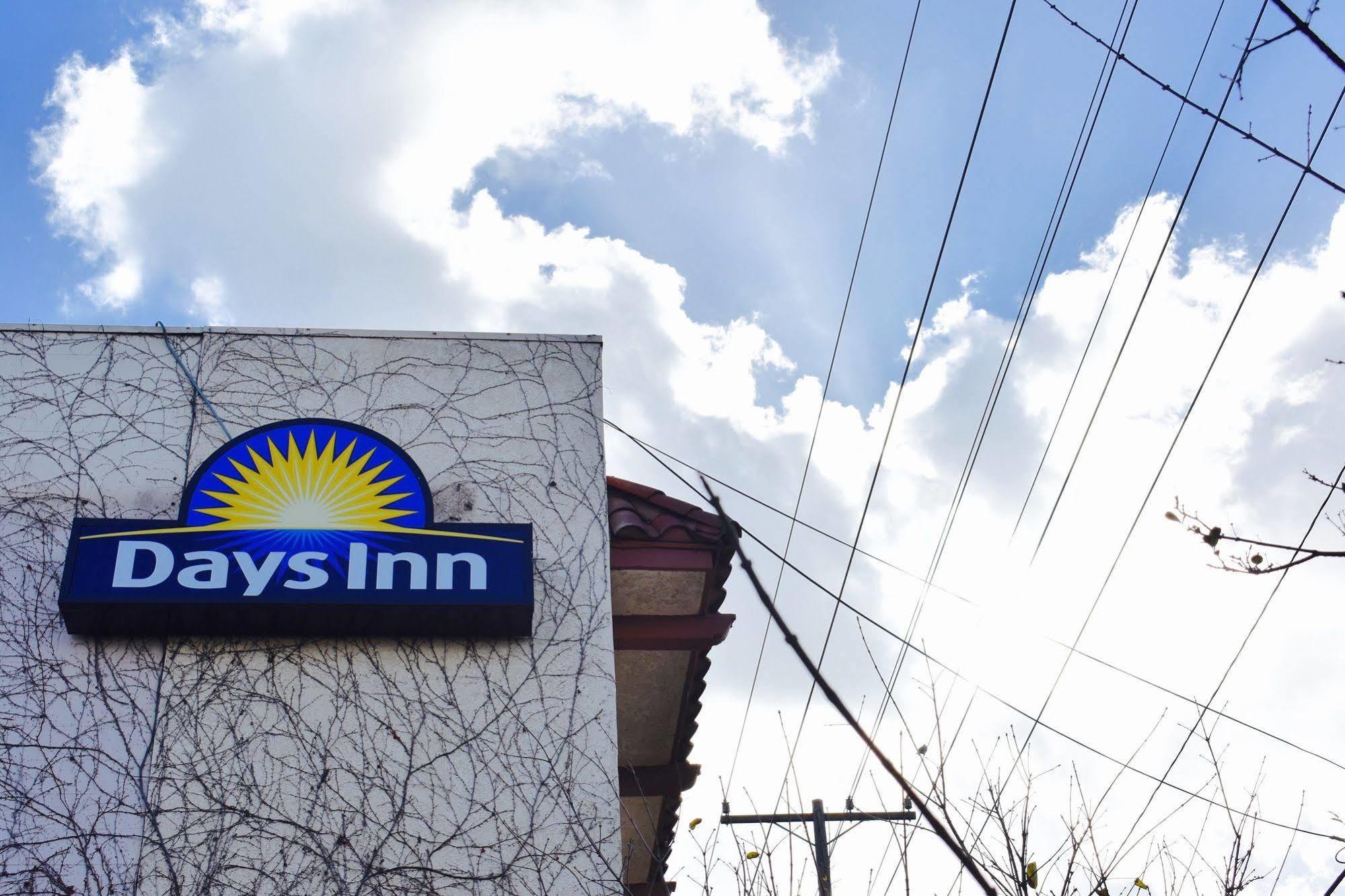 Days Inn By Wyndham Anaheim Near The Park Exterior photo