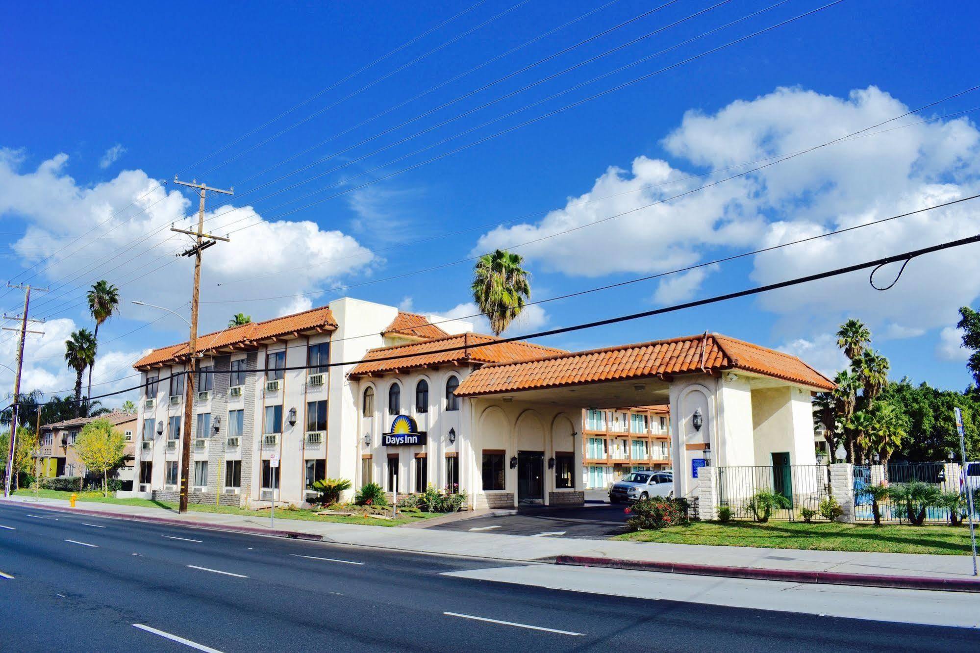 Days Inn By Wyndham Anaheim Near The Park Exterior photo